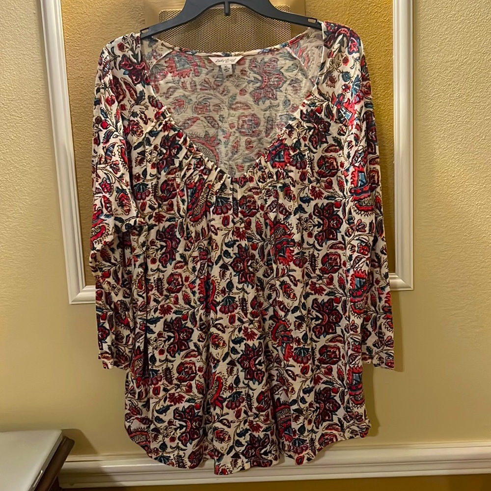 Like new - 3/4 sleeve, V-neck top by Lucky Brand Size XL